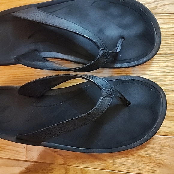 Olukai Sandals - Picture 4 of 9